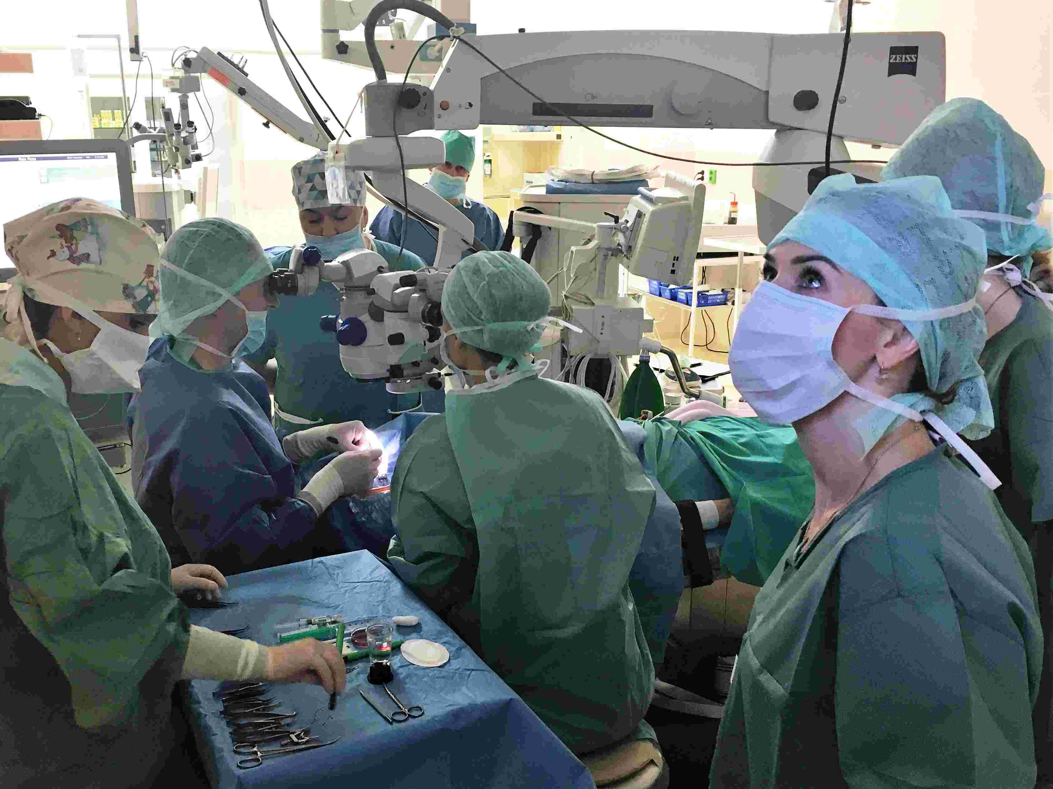 1660 fnsp zav zilinskej nemocnici uspesne obnovili transplantacie ocnych rohoviek jpg