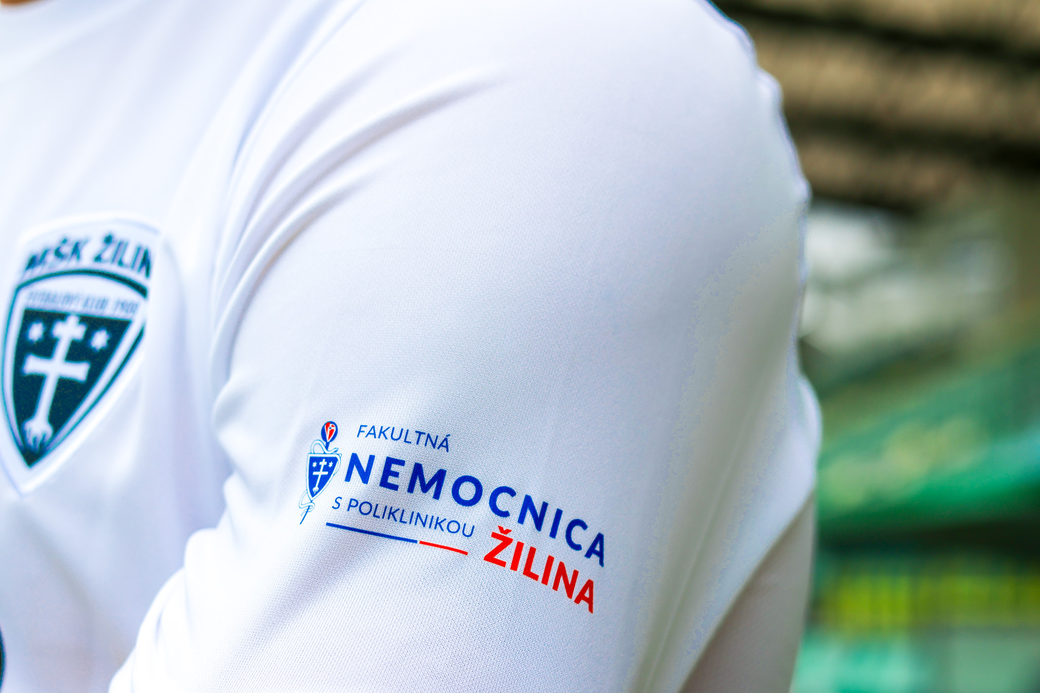 FNsP ZA Žilinskí futbalisti nastúpili na zápas v unikátnej edícii bielych dresov