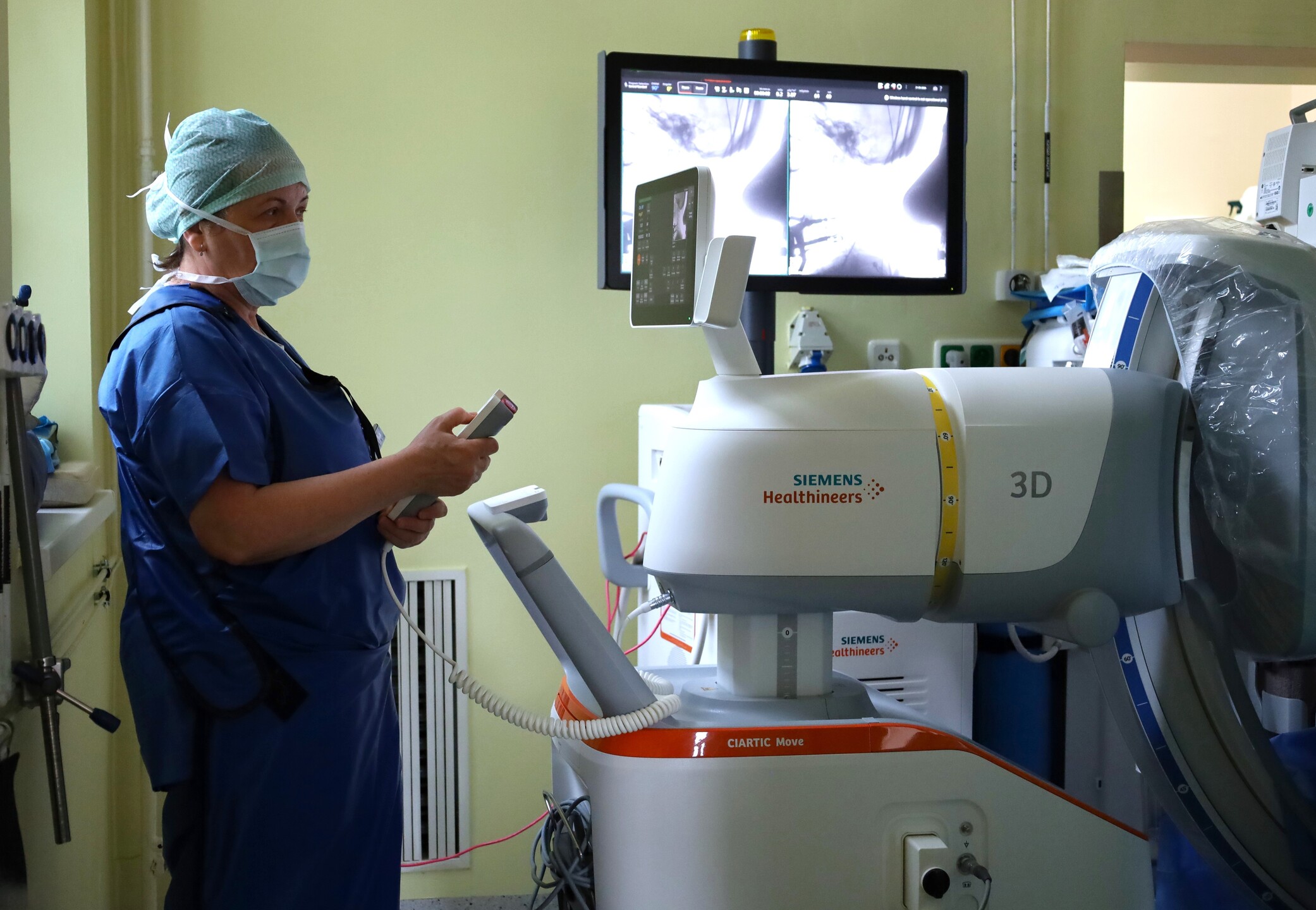 FNsP ZA Nové 3D C rameno umožňuje lekárom získavať detailné dvojrozmerné aj trojrozmerné zobrazenie priamo počas operácie