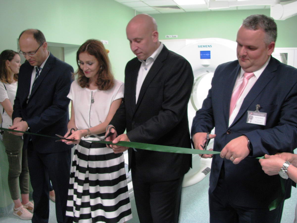 1128 fnsp zav zilinskej nemocnici slavnostne otvorili novy ct pristroj a digitalny rontgen jpg