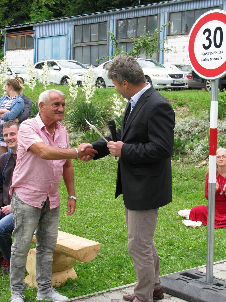 1166 fnsp zadiplom za 30 rocnu abstinenciu si prevzal laicky terapeut centra pavol minarcik jpg