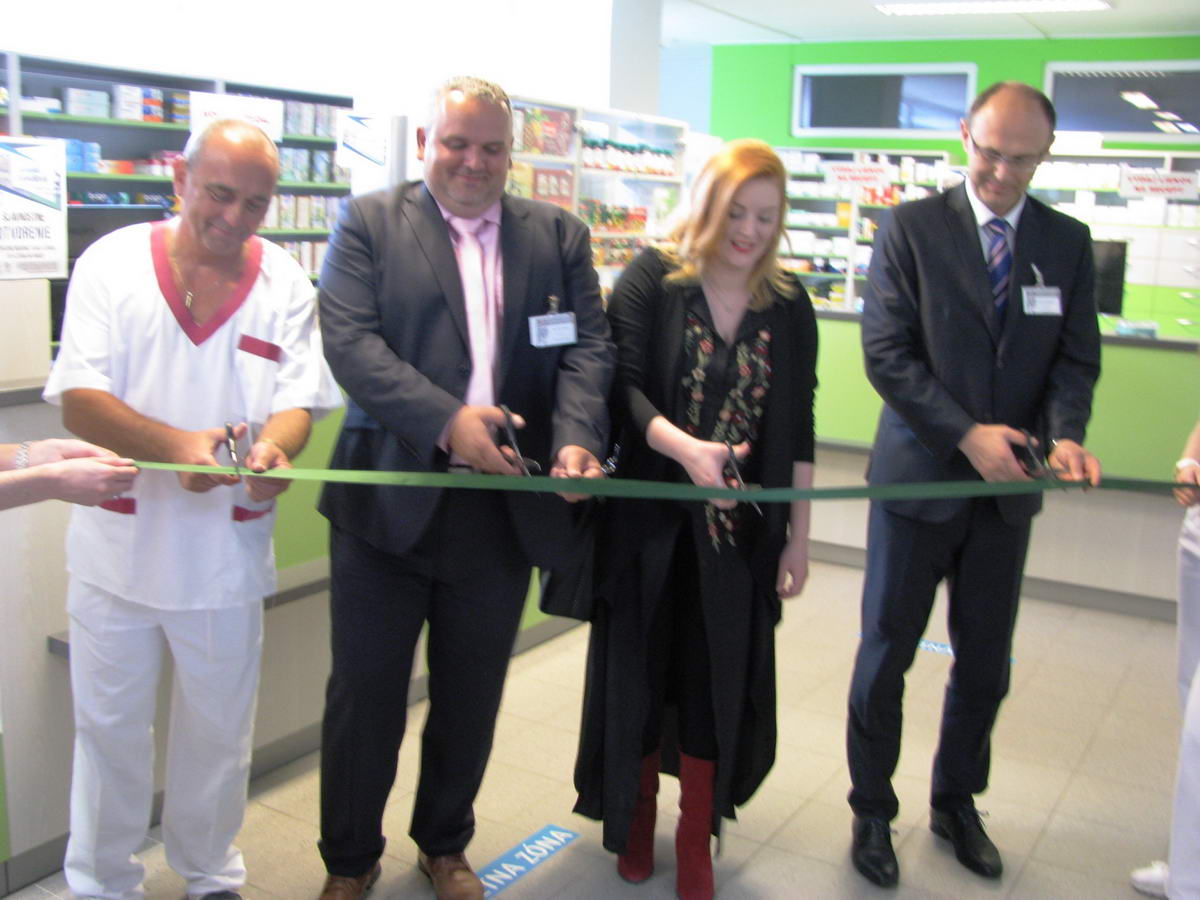 1179 fnsp zadnes slavnostne otvorili uz tretiu nemocnicnu lekaren jpg