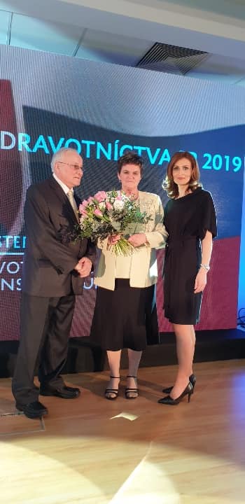 1551 fnsp zaministerka andrea kalavska ocenila sanitarku danku kuricovu zo zilinskej nemocnice jpg