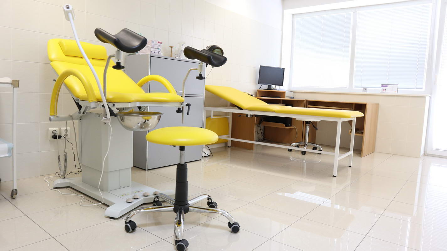 1674 fnsp zagynekologicke kreslo uz sluzi pacientkam a zdravotnikom jpg