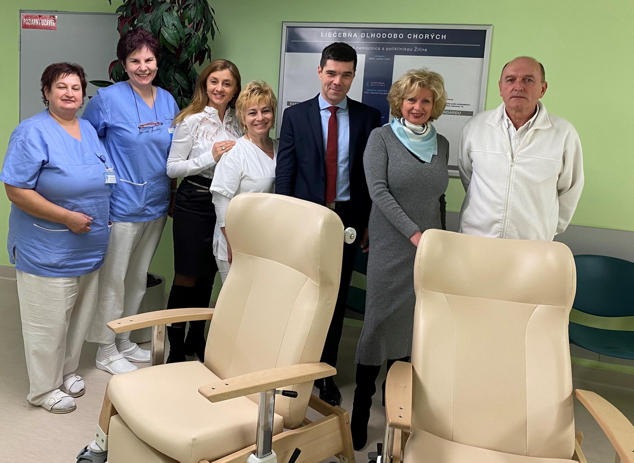 1863 fnsp zanove polohovacie kresla na oddeleni ldch jpg