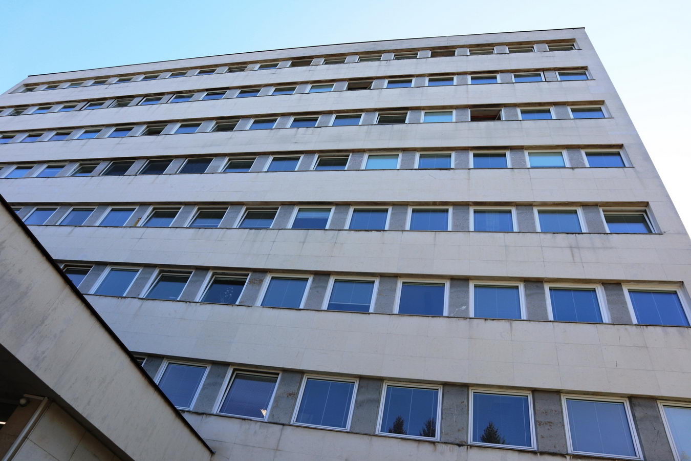 1937 fnsp zanove okna v hlavnej budove polikliniky jpg