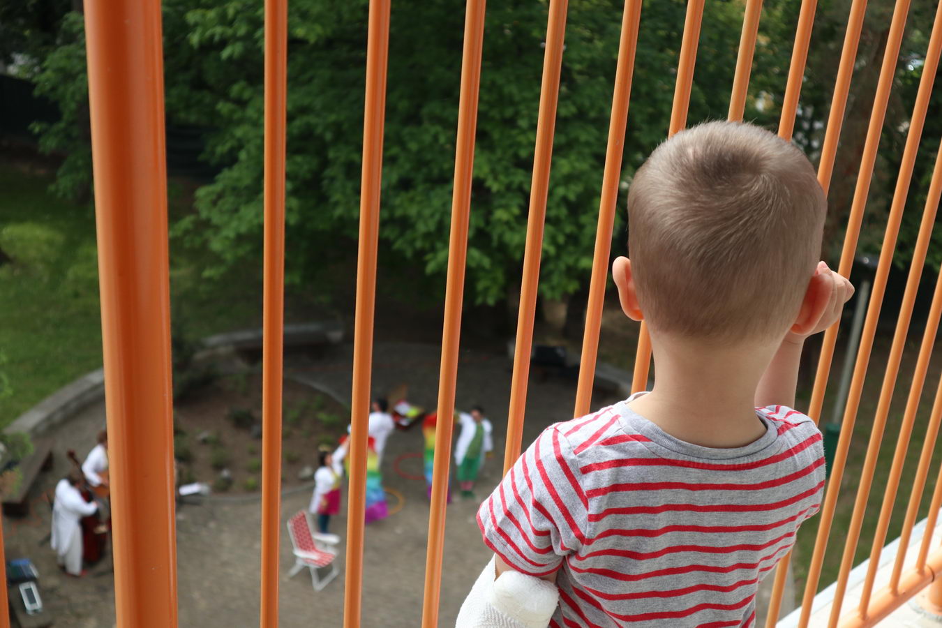 1970 fnsp zaunikatnu klauniadu sledovali mali pacienti priamo z balkonov ich izieb jpg