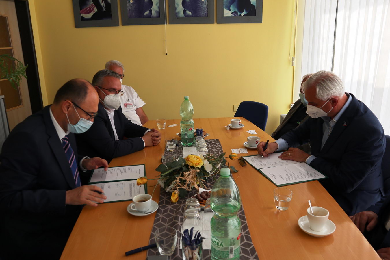 2223 fnsp zazilinska nemocnica podpisala memorandum o spolupraci so zilinskym lions clubom jpg