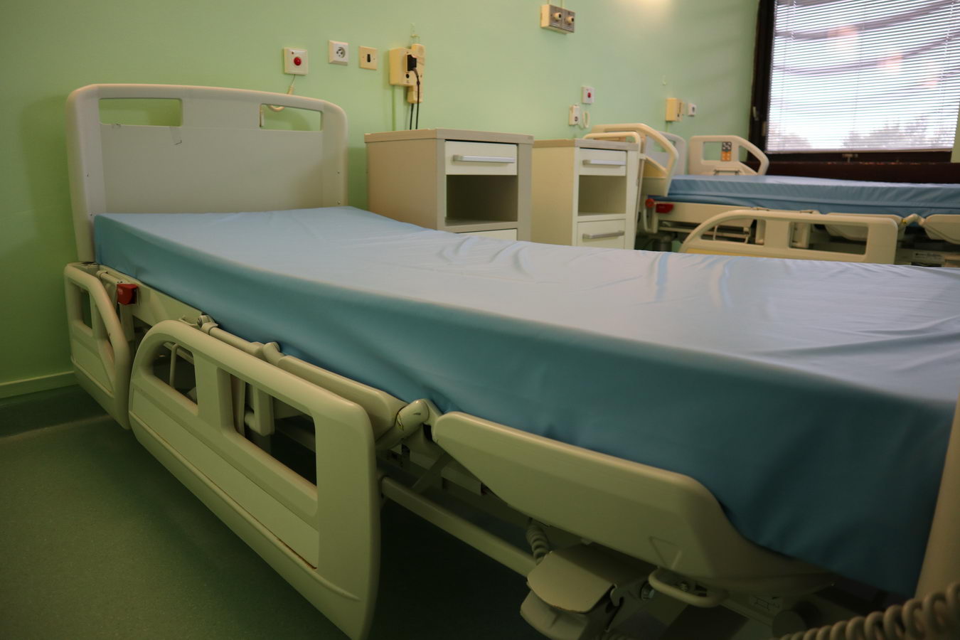 2273 fnsp zaurologicke lozka vybavili novymi antidekubitnymi matracmi jpg