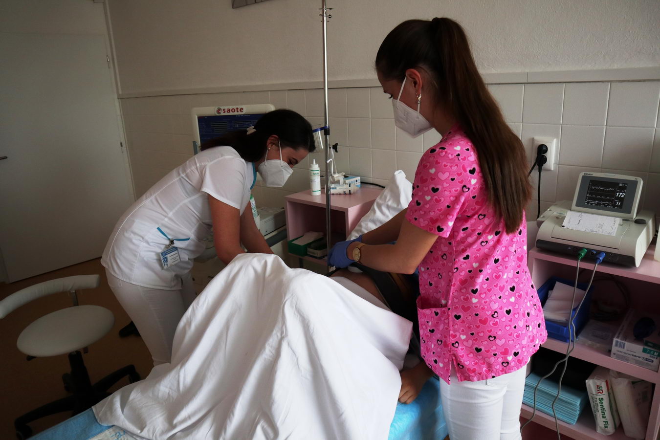 V žilinskej nemocnici sa o budúce alebo čerstvé mamičky stará 33 pôrodných asistentiek
