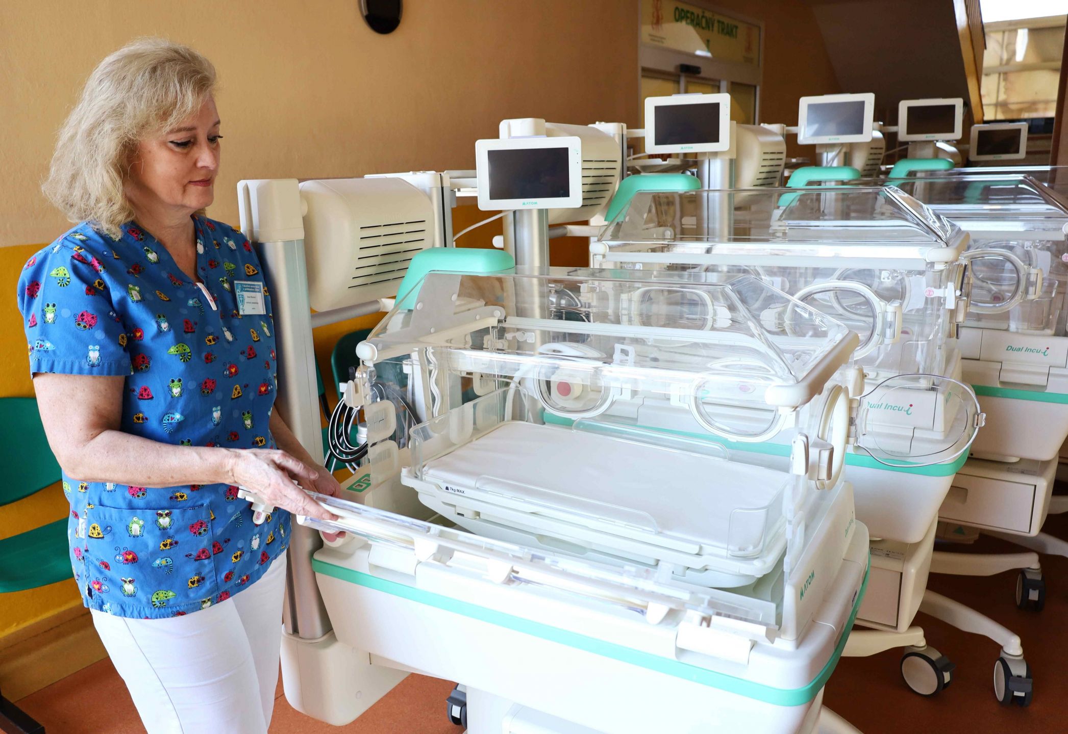 fnsp-za_nemocnica-ziskala-6-hybridnych-inkubatorov-3-transportn_p79885